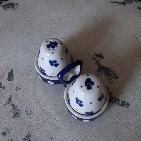 Hand Made Polish Three PC Salt & Pepper Signed and Numbered Heart to Heart - Picture 4 of 6